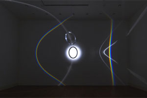 Artikelbild: Round Rainbow, Eliassons variable Stahl-Aluminium-Installation samt Lapme aus dem Jahr 2005. - Foto: Eliasson