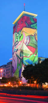 Verhüllung des Wiener 
Ringturms nach einem Entwurf von Hubert Schmalix im Jahr 2008. Foto: 
Wiener Städtische/Thomas Pitterle