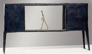 Artikelbild: Alberto Giacometti: "Kleine Figur in einer Schachtel zwischen zwei 
Schachteln..." (1950). - Foto: Succession Giacometti/VBK, Wien 2011 
